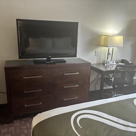 Quality Inn & Suites Lakewood - Denver Southwest Buitenkant foto
