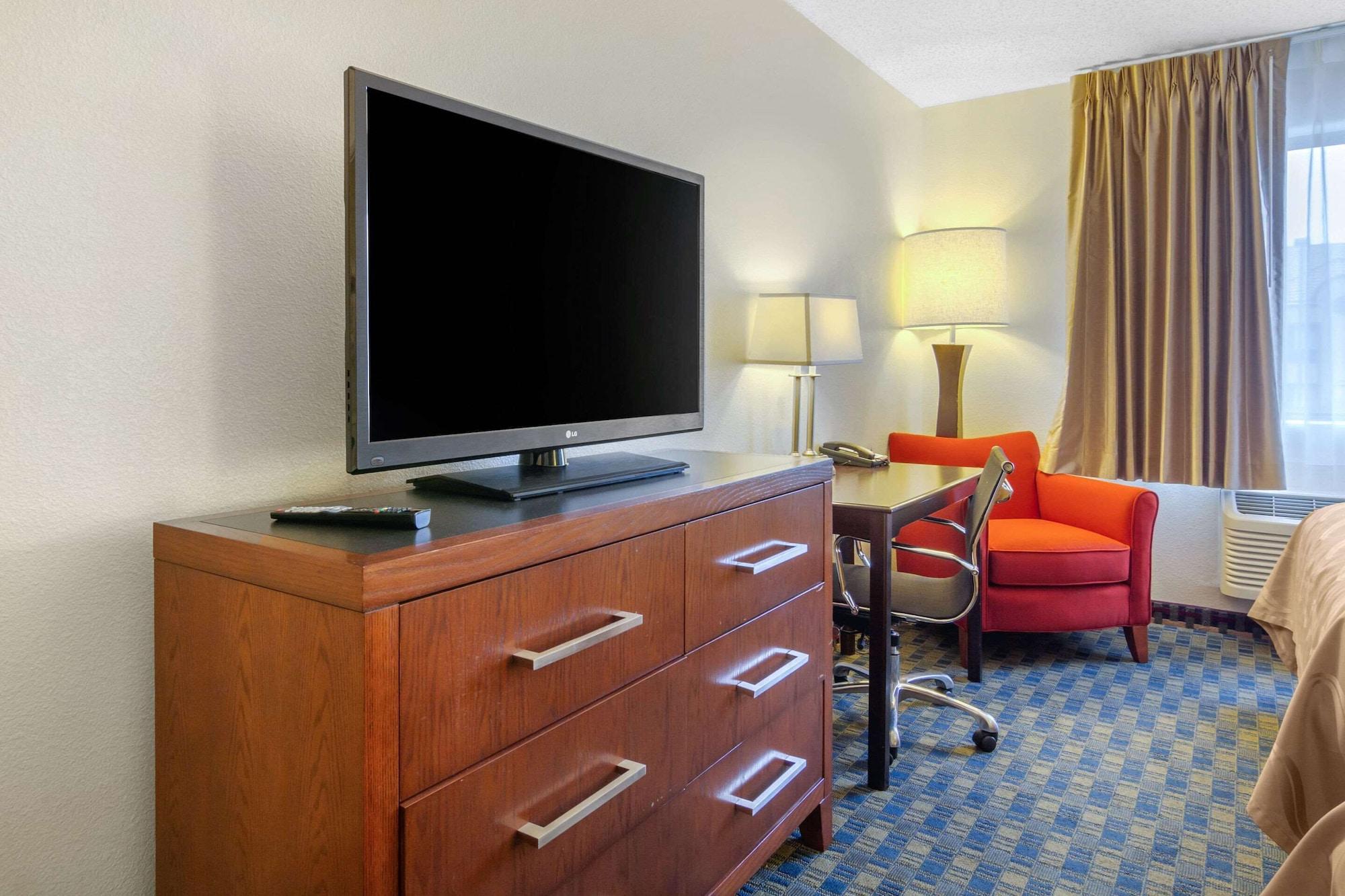 Quality Inn & Suites Lakewood - Denver Southwest Buitenkant foto