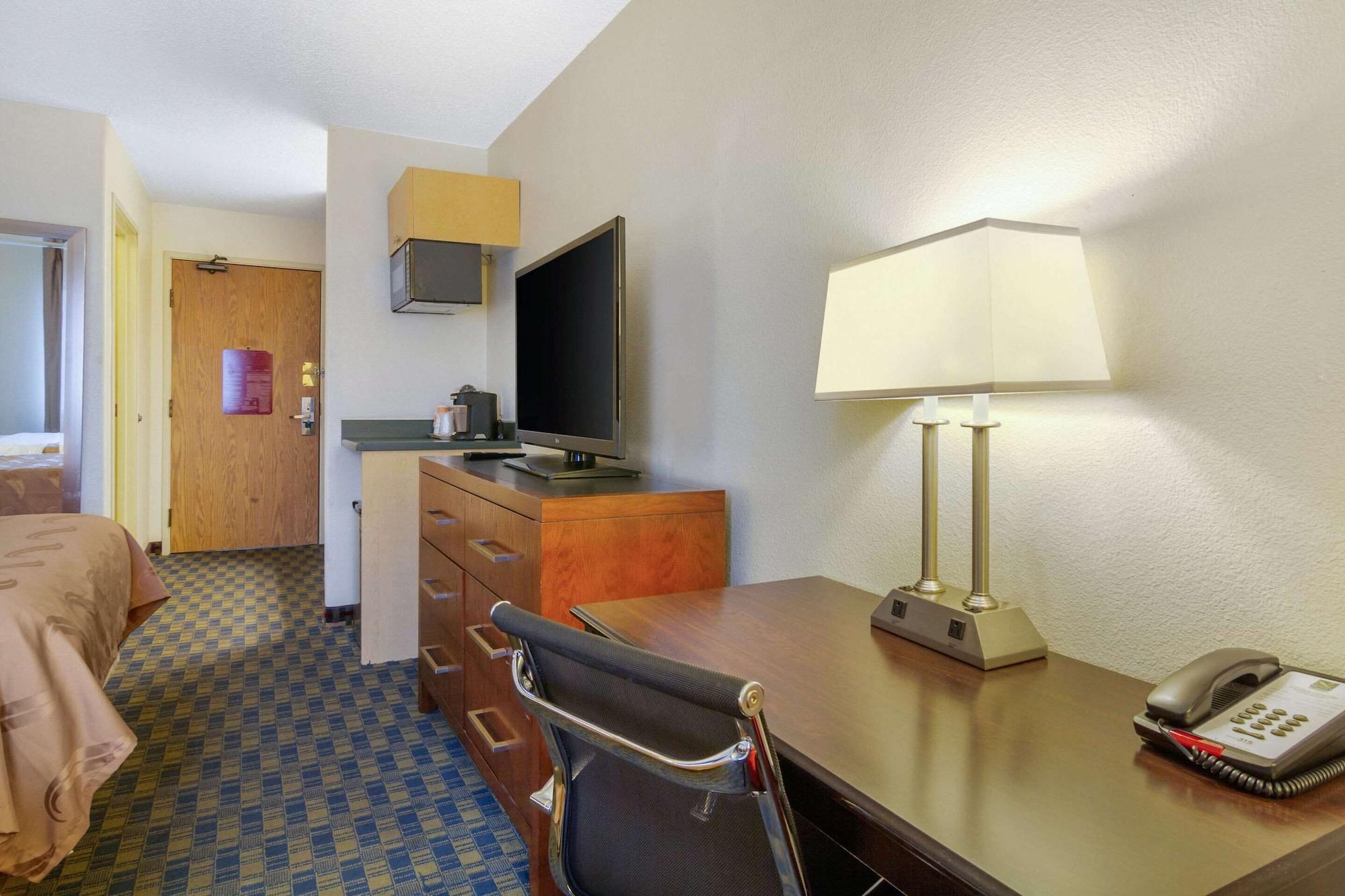 Quality Inn & Suites Lakewood - Denver Southwest Buitenkant foto