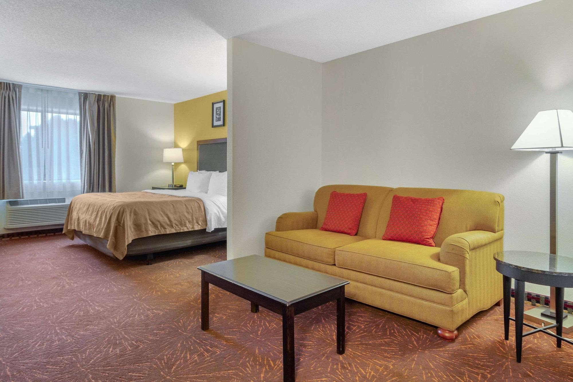 Quality Inn & Suites Lakewood - Denver Southwest Buitenkant foto