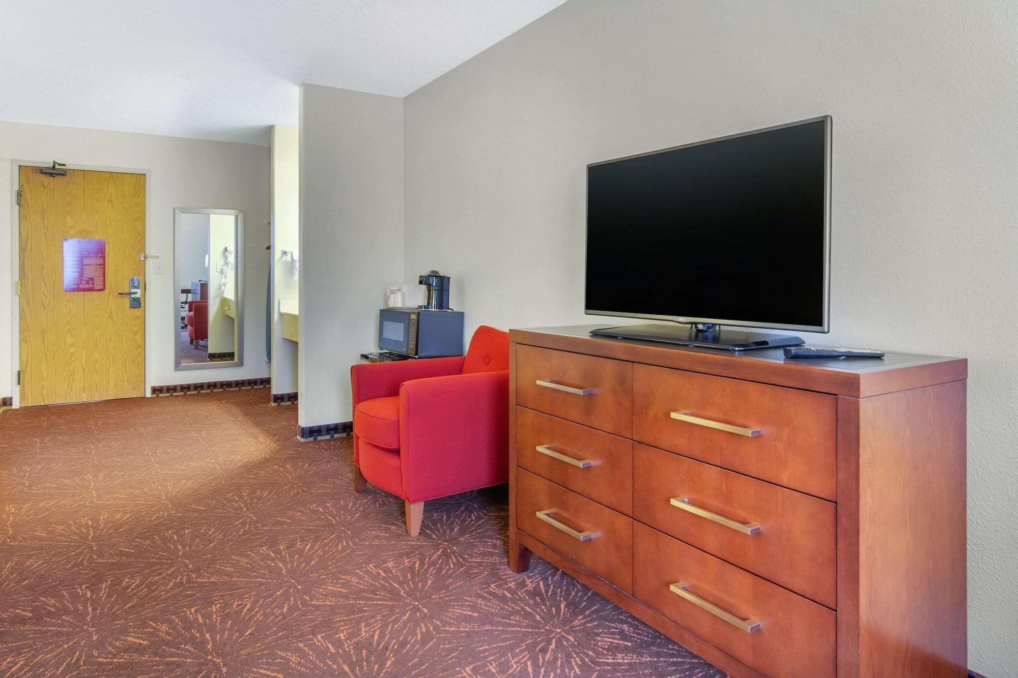 Quality Inn & Suites Lakewood - Denver Southwest Buitenkant foto