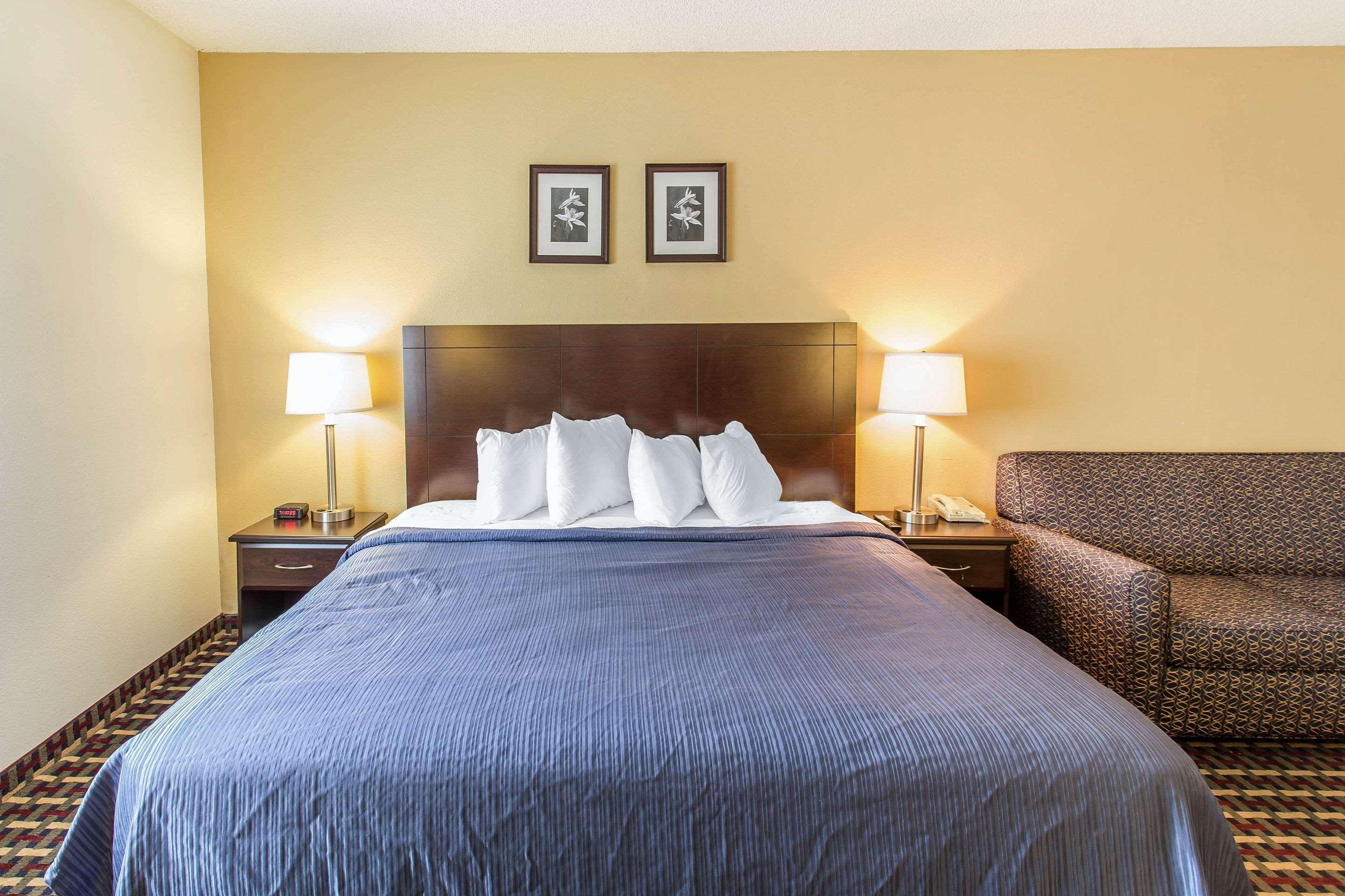 Quality Inn & Suites Lakewood - Denver Southwest Buitenkant foto