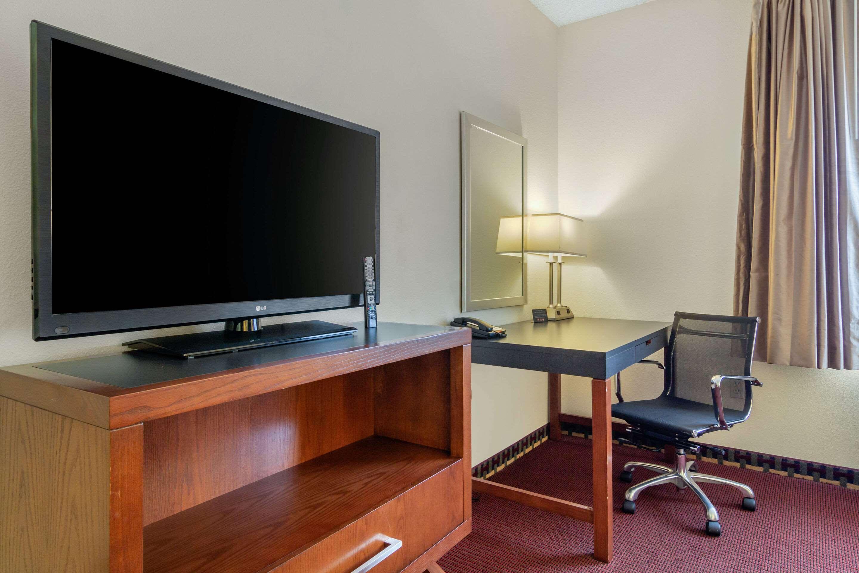 Quality Inn & Suites Lakewood - Denver Southwest Buitenkant foto