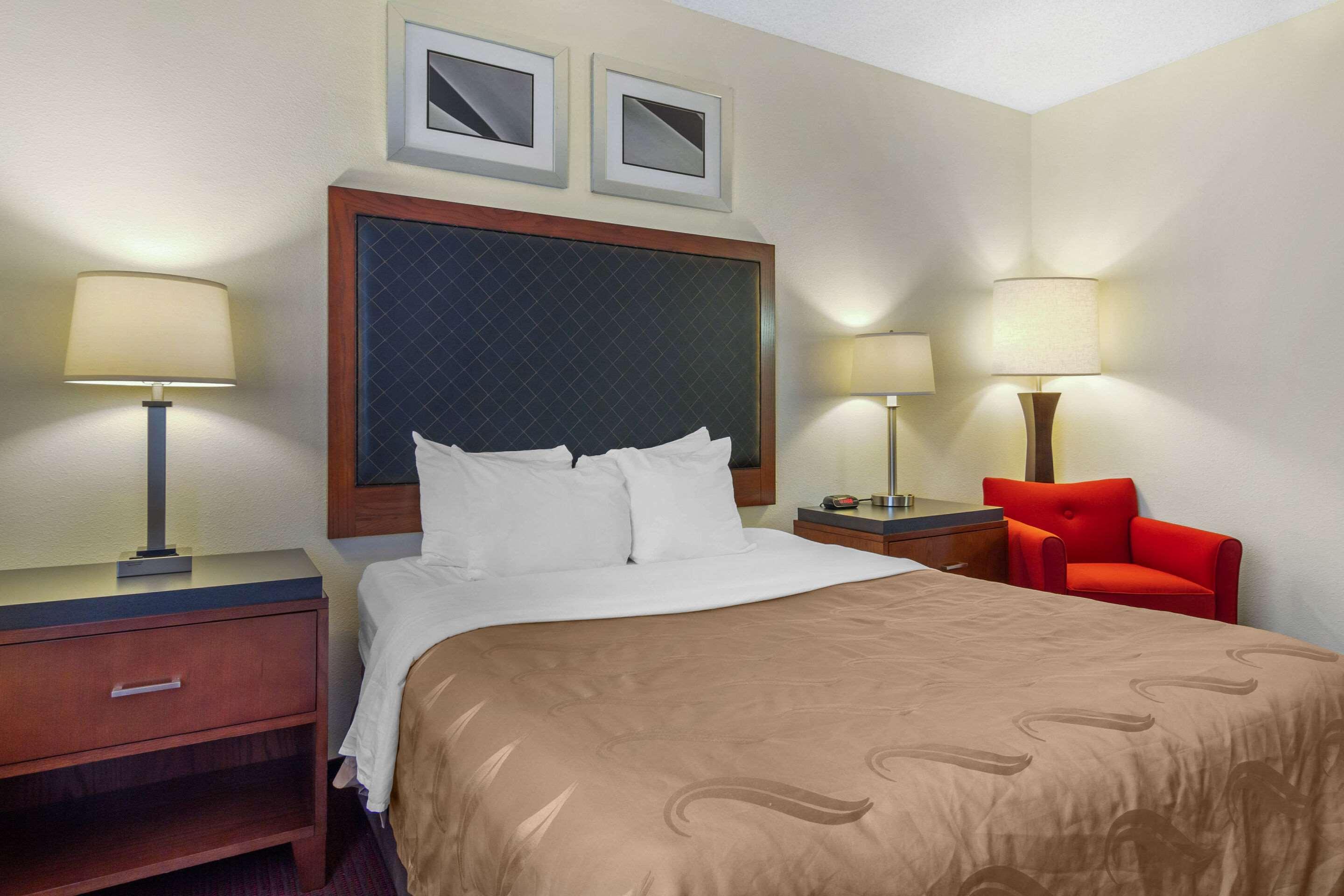 Quality Inn & Suites Lakewood - Denver Southwest Buitenkant foto