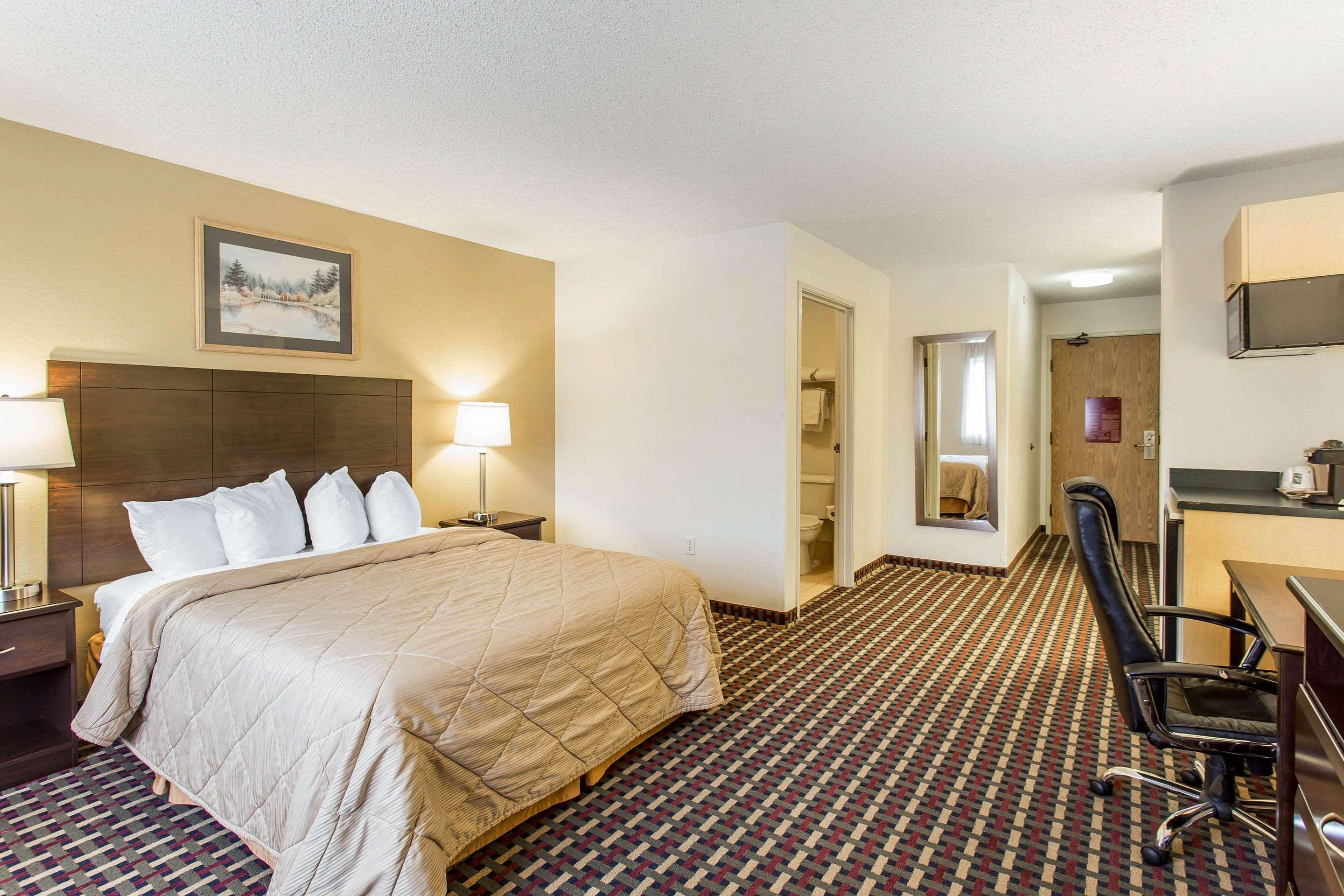 Quality Inn & Suites Lakewood - Denver Southwest Buitenkant foto