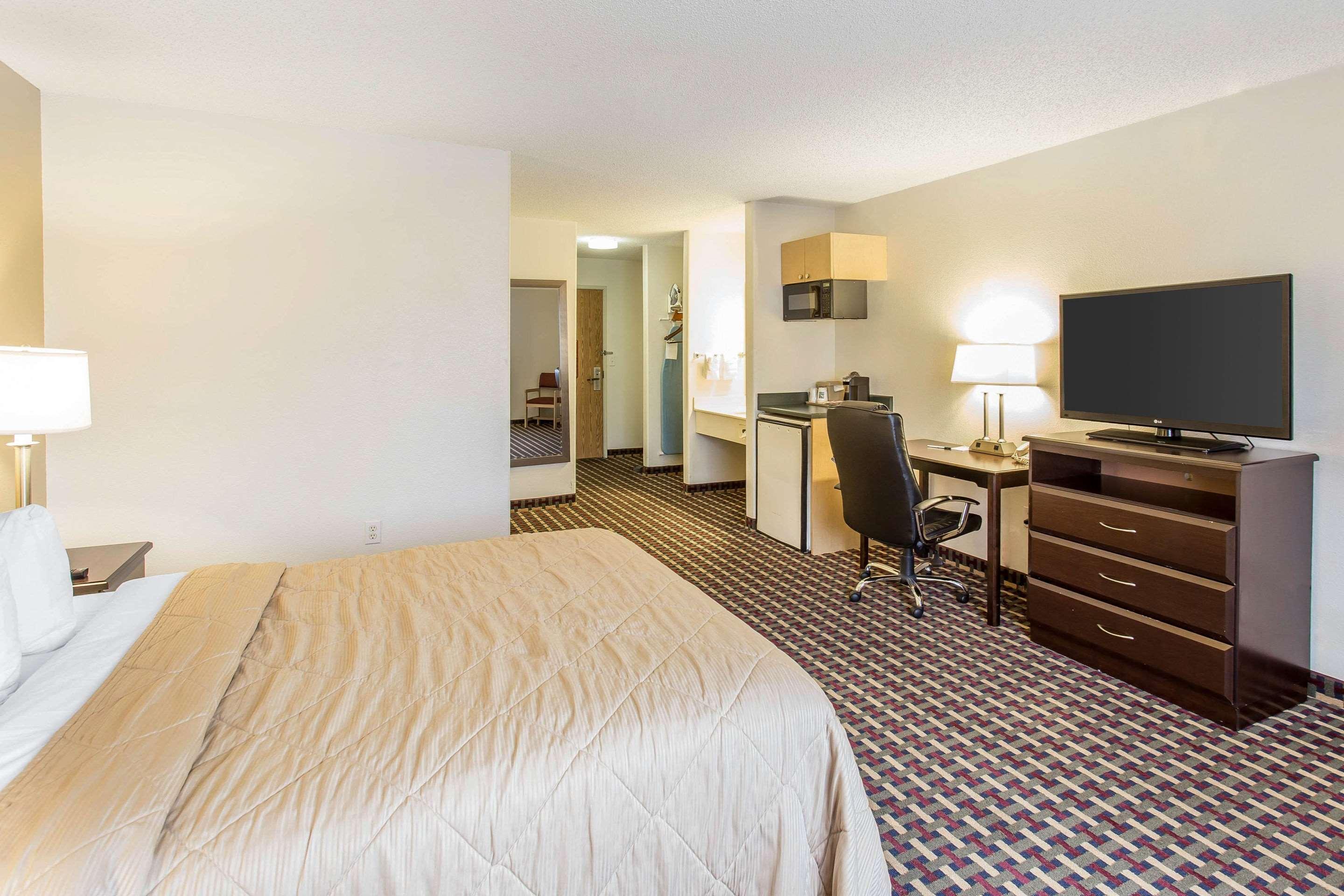 Quality Inn & Suites Lakewood - Denver Southwest Buitenkant foto