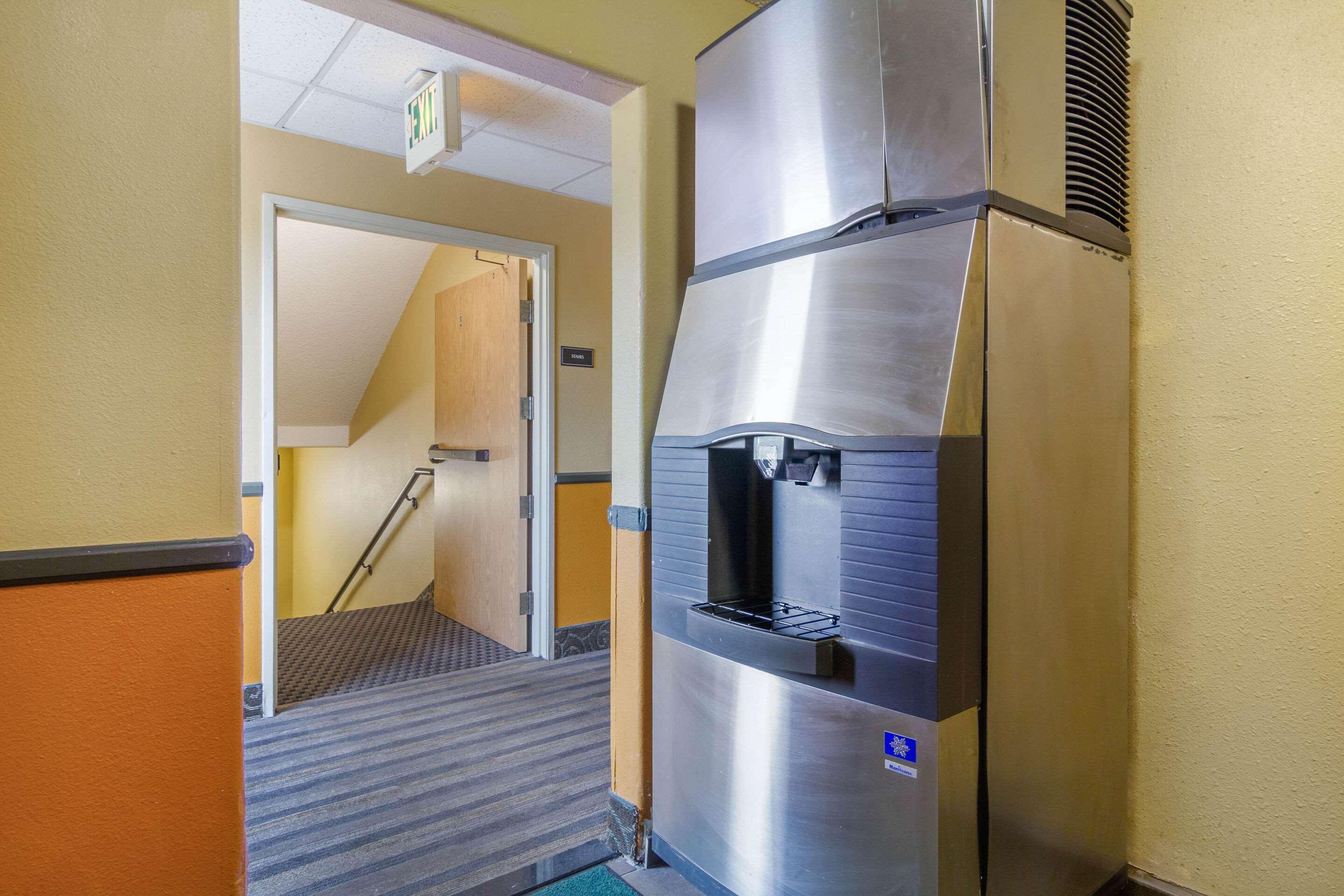 Quality Inn & Suites Lakewood - Denver Southwest Buitenkant foto