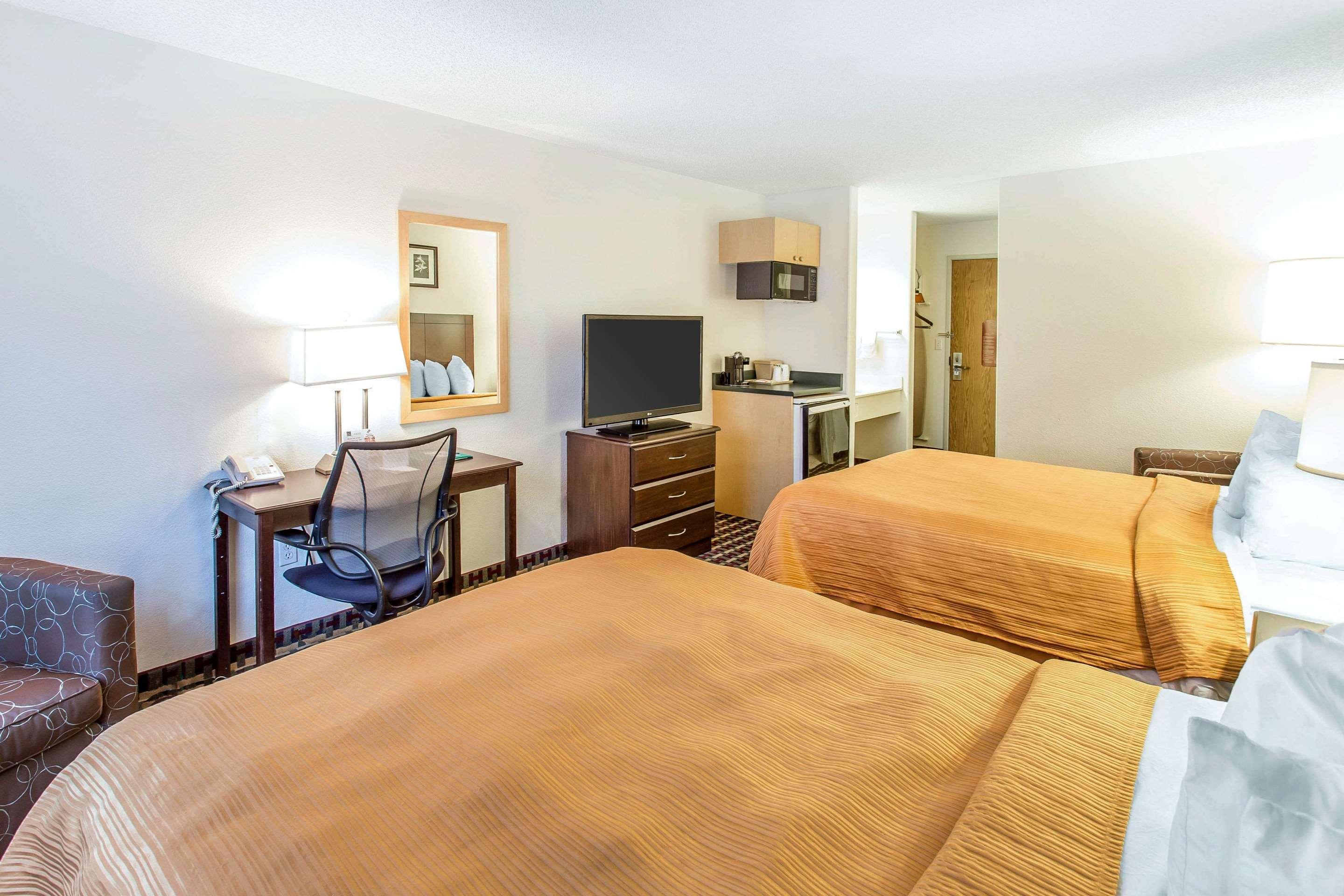Quality Inn & Suites Lakewood - Denver Southwest Buitenkant foto