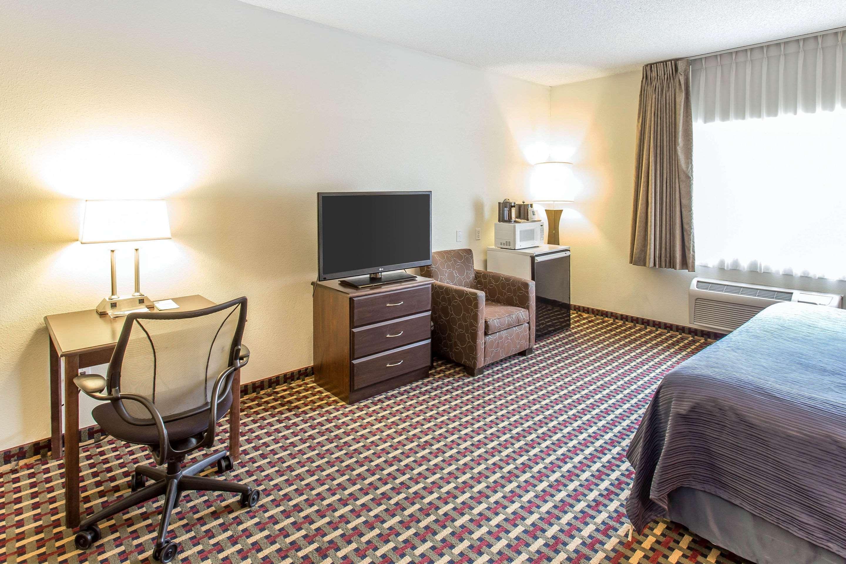 Quality Inn & Suites Lakewood - Denver Southwest Buitenkant foto