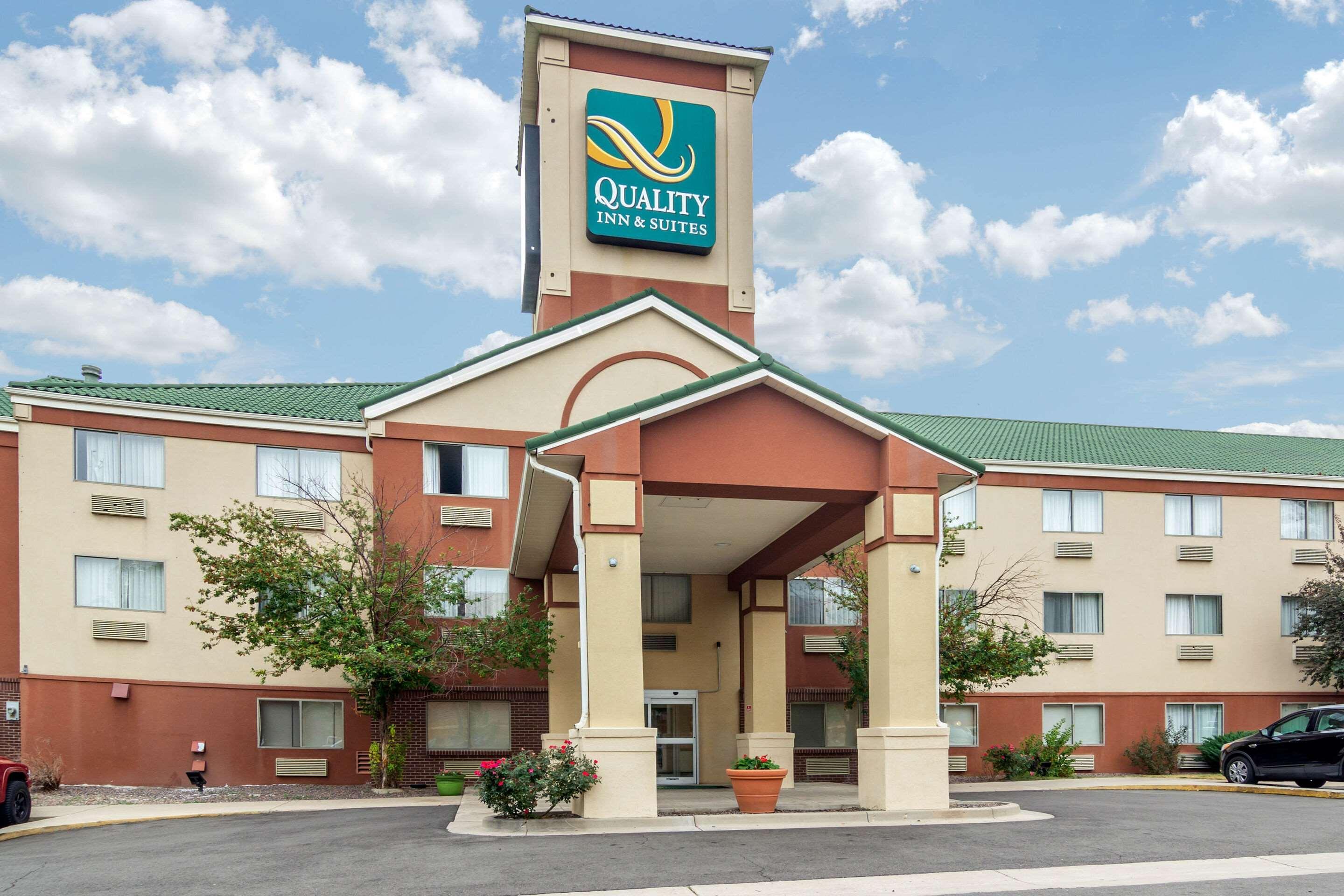 Quality Inn & Suites Lakewood - Denver Southwest Buitenkant foto