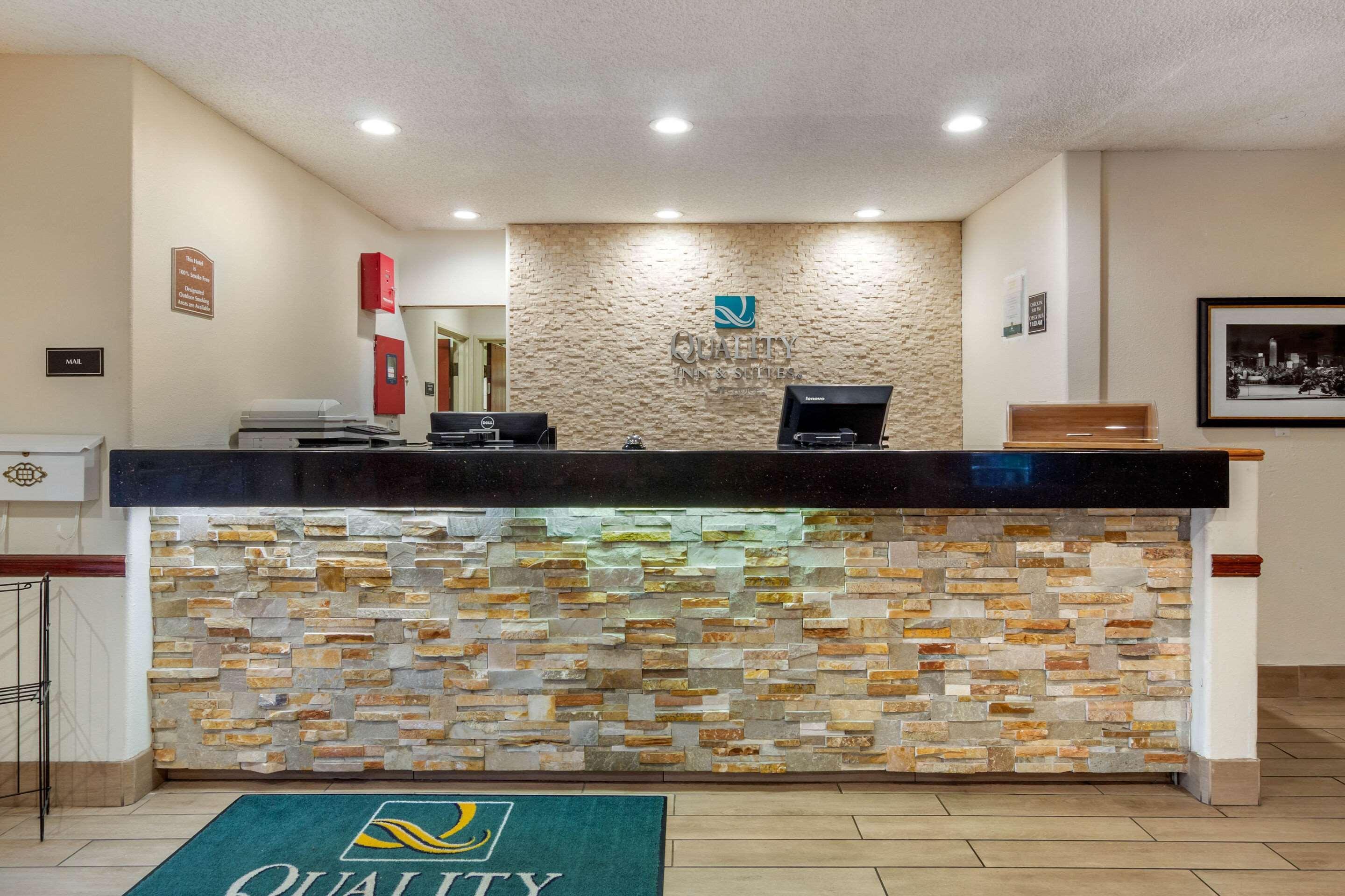 Quality Inn & Suites Lakewood - Denver Southwest Buitenkant foto