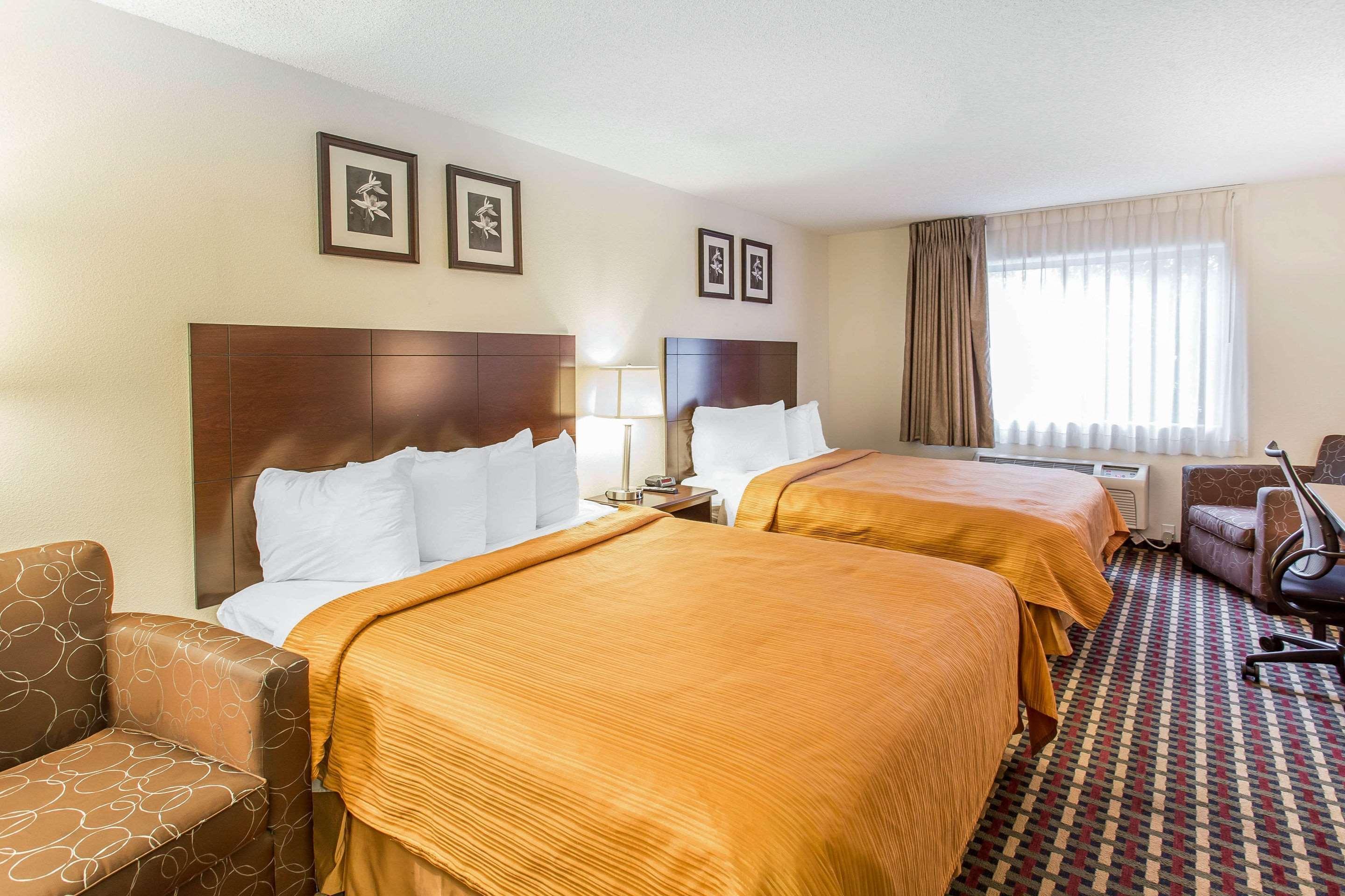 Quality Inn & Suites Lakewood - Denver Southwest Buitenkant foto
