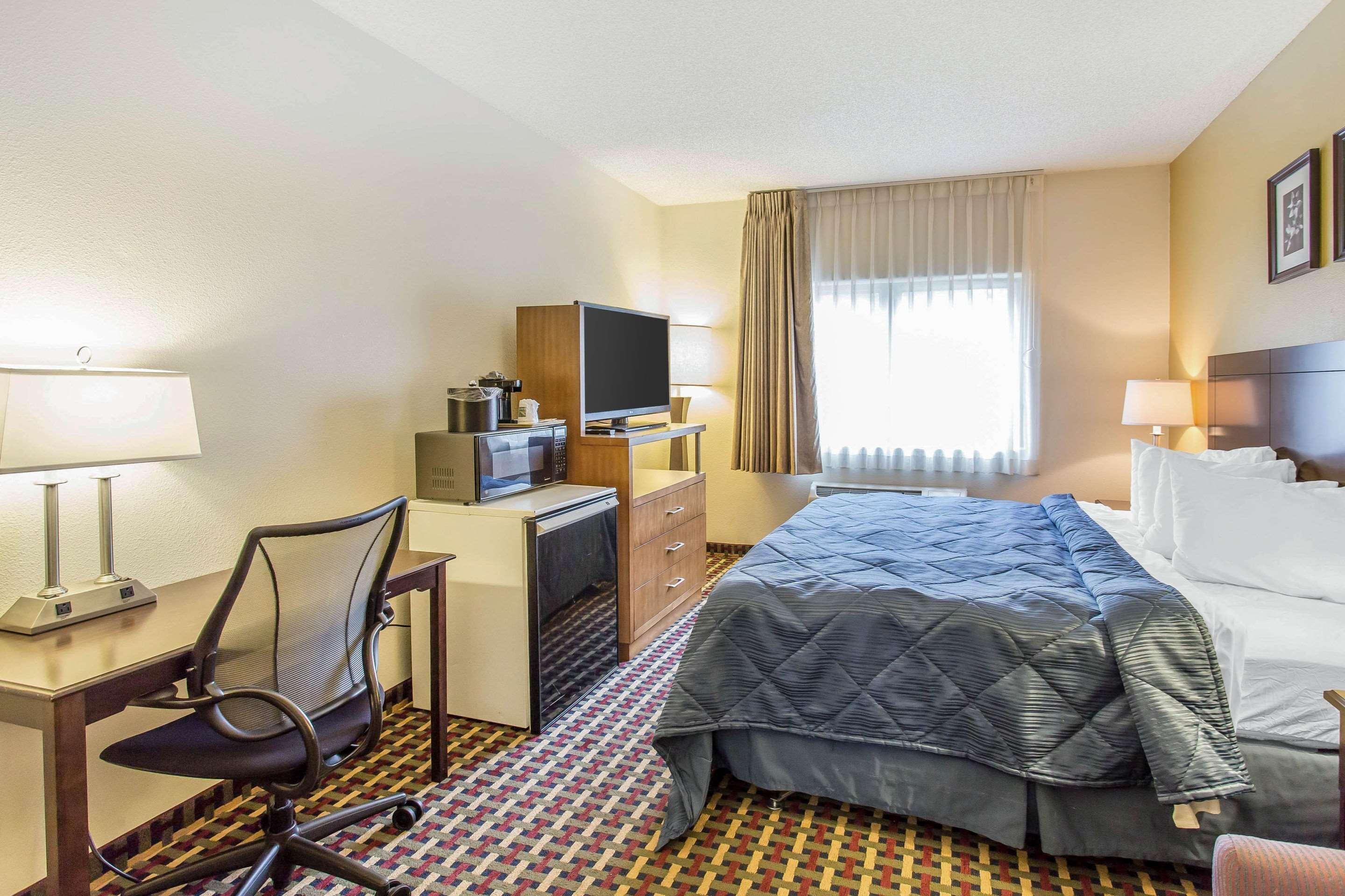 Quality Inn & Suites Lakewood - Denver Southwest Buitenkant foto