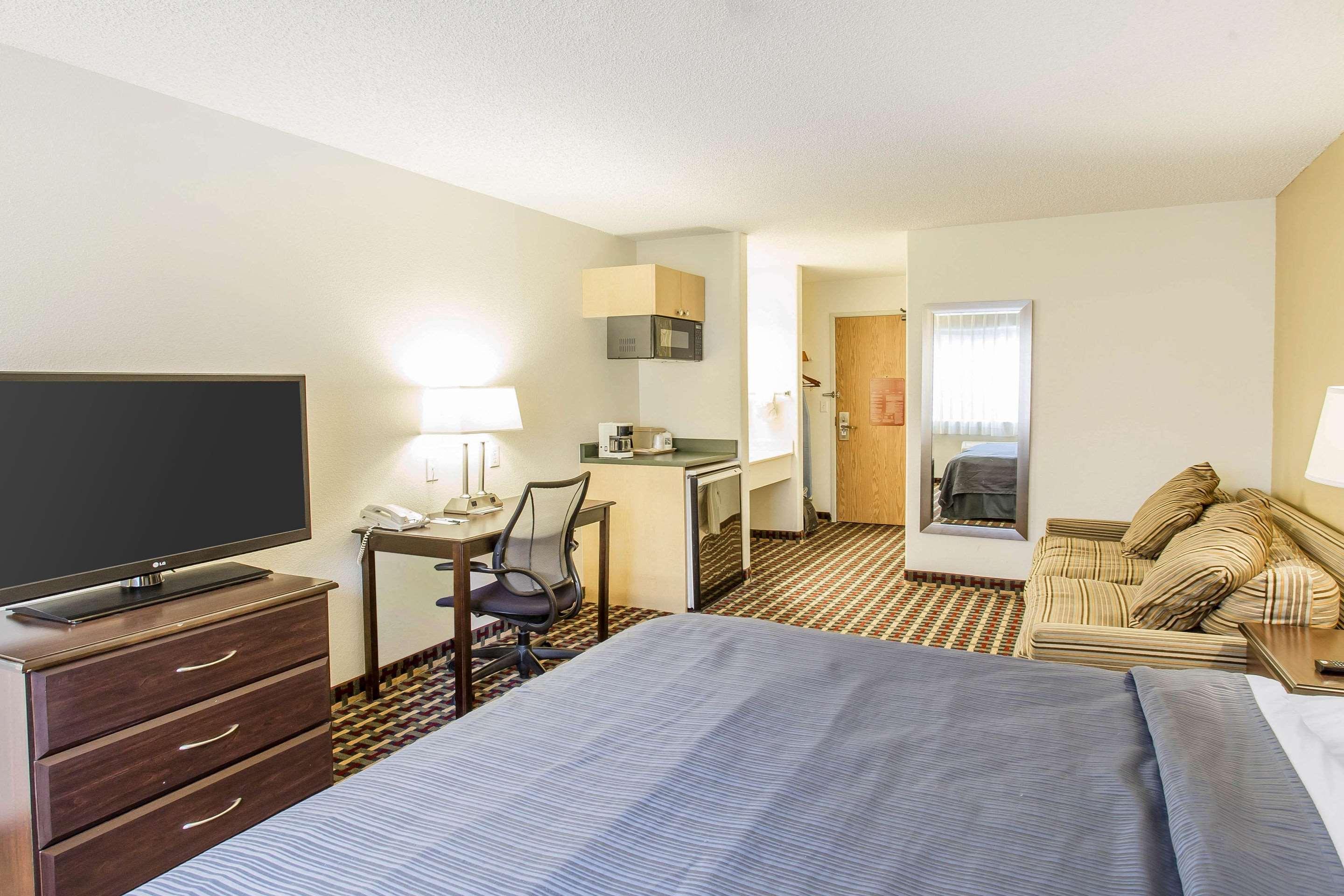 Quality Inn & Suites Lakewood - Denver Southwest Buitenkant foto