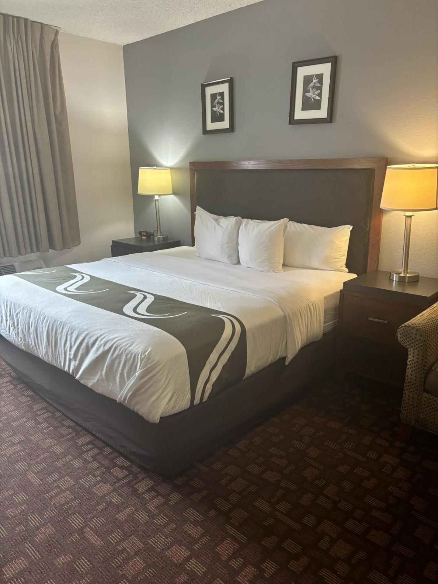 Quality Inn & Suites Lakewood - Denver Southwest Buitenkant foto