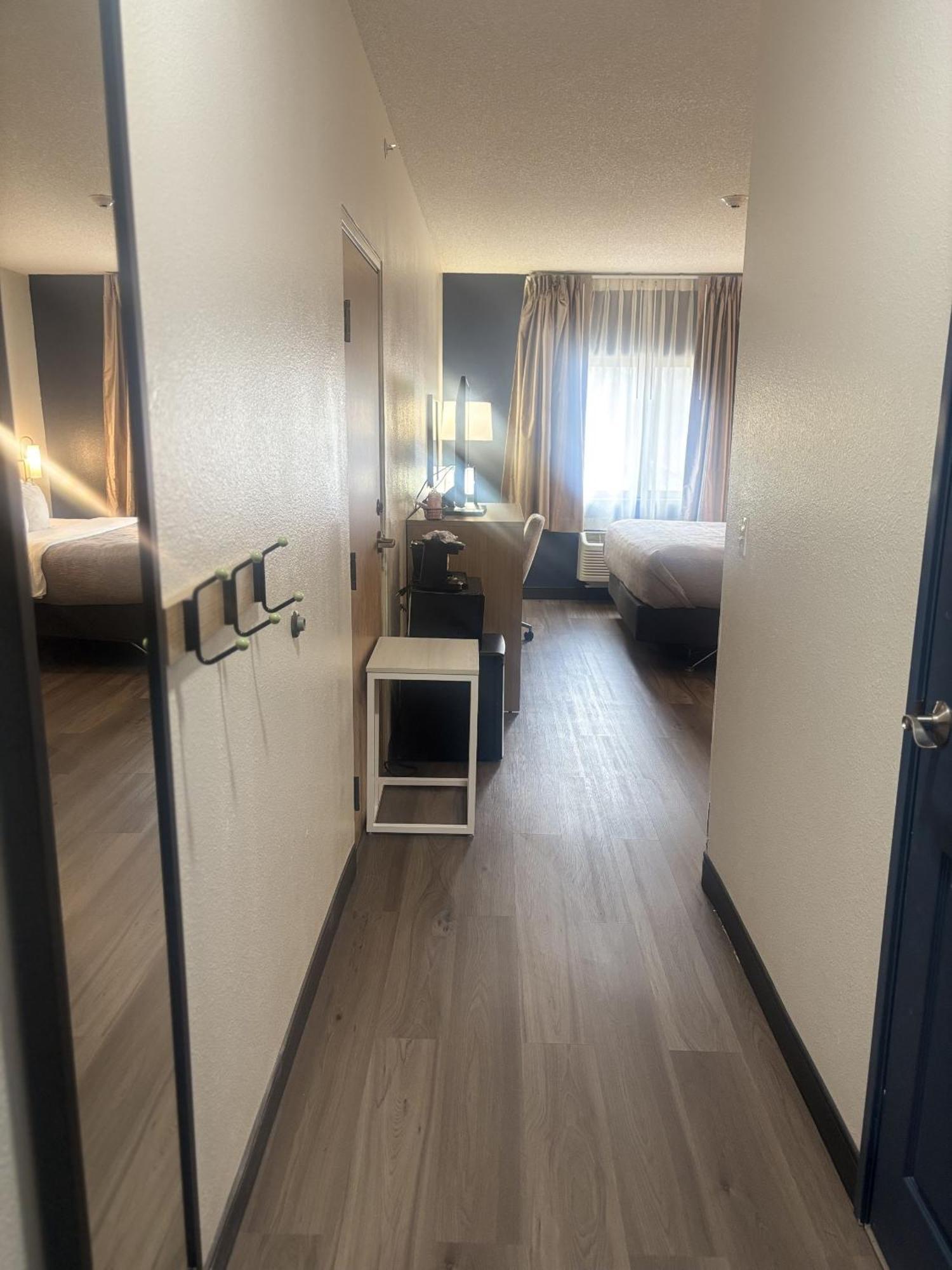 Quality Inn & Suites Lakewood - Denver Southwest Buitenkant foto