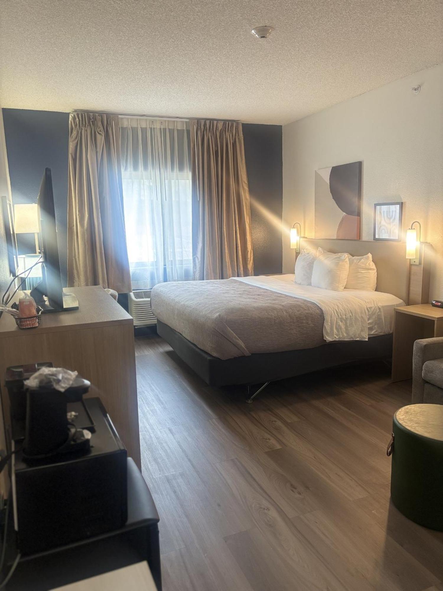 Quality Inn & Suites Lakewood - Denver Southwest Buitenkant foto