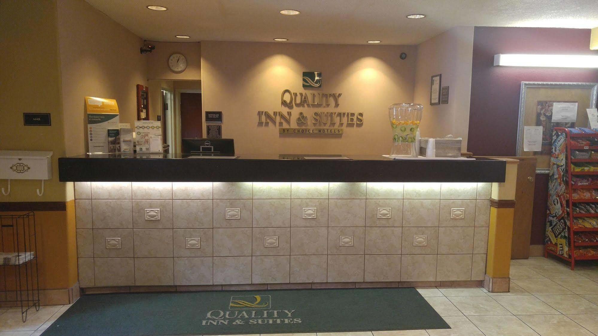 Quality Inn & Suites Lakewood - Denver Southwest Buitenkant foto