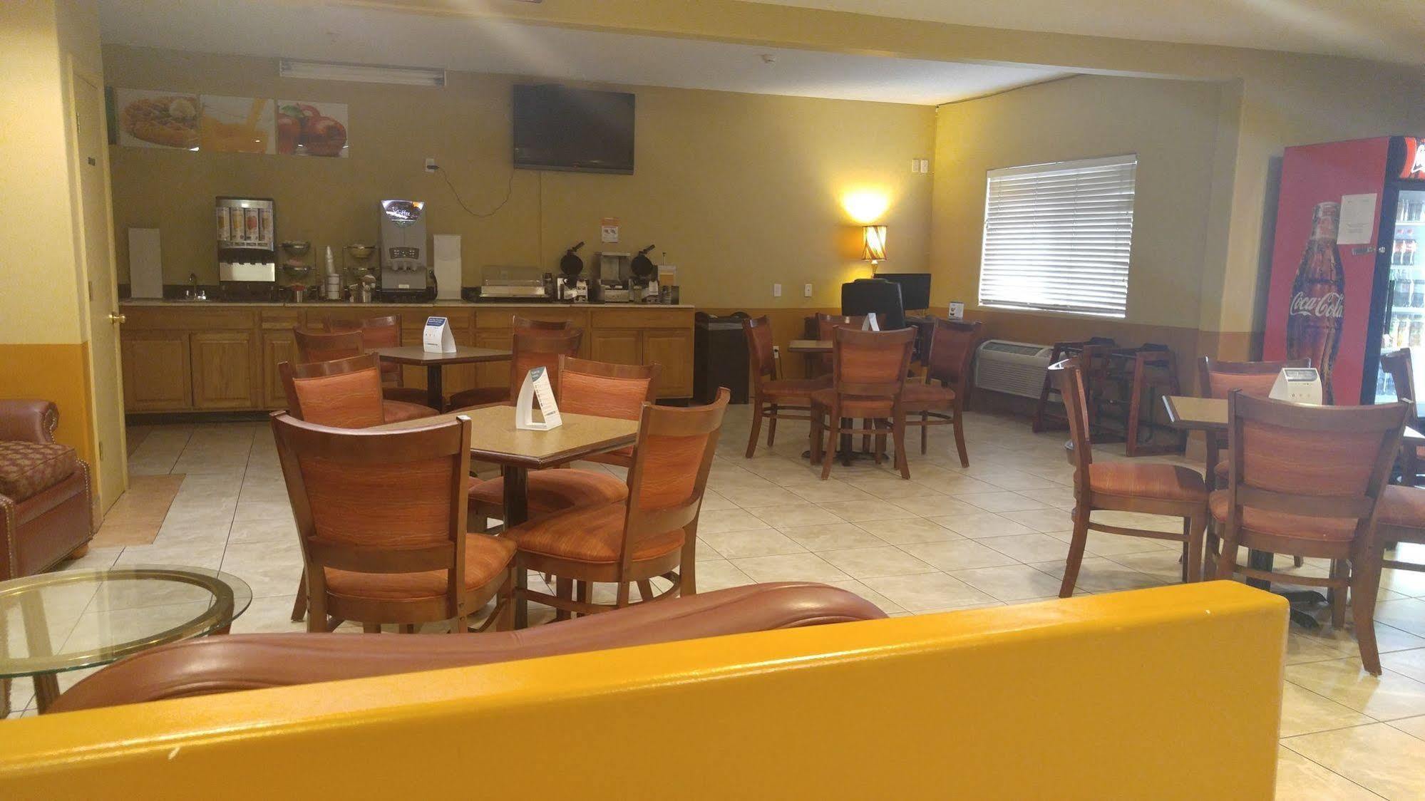 Quality Inn & Suites Lakewood - Denver Southwest Buitenkant foto